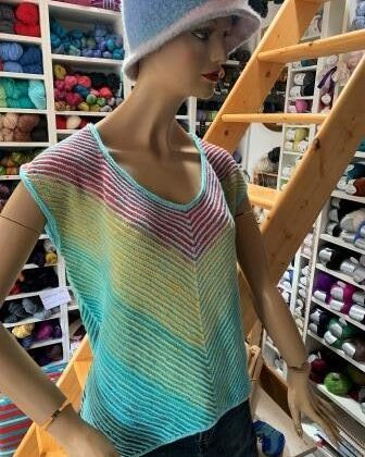 Kreativpaket: Zaubertop mit Diagonalstreifen aus Schoppel Wolle Zauberball Cotton und Cotton Ball